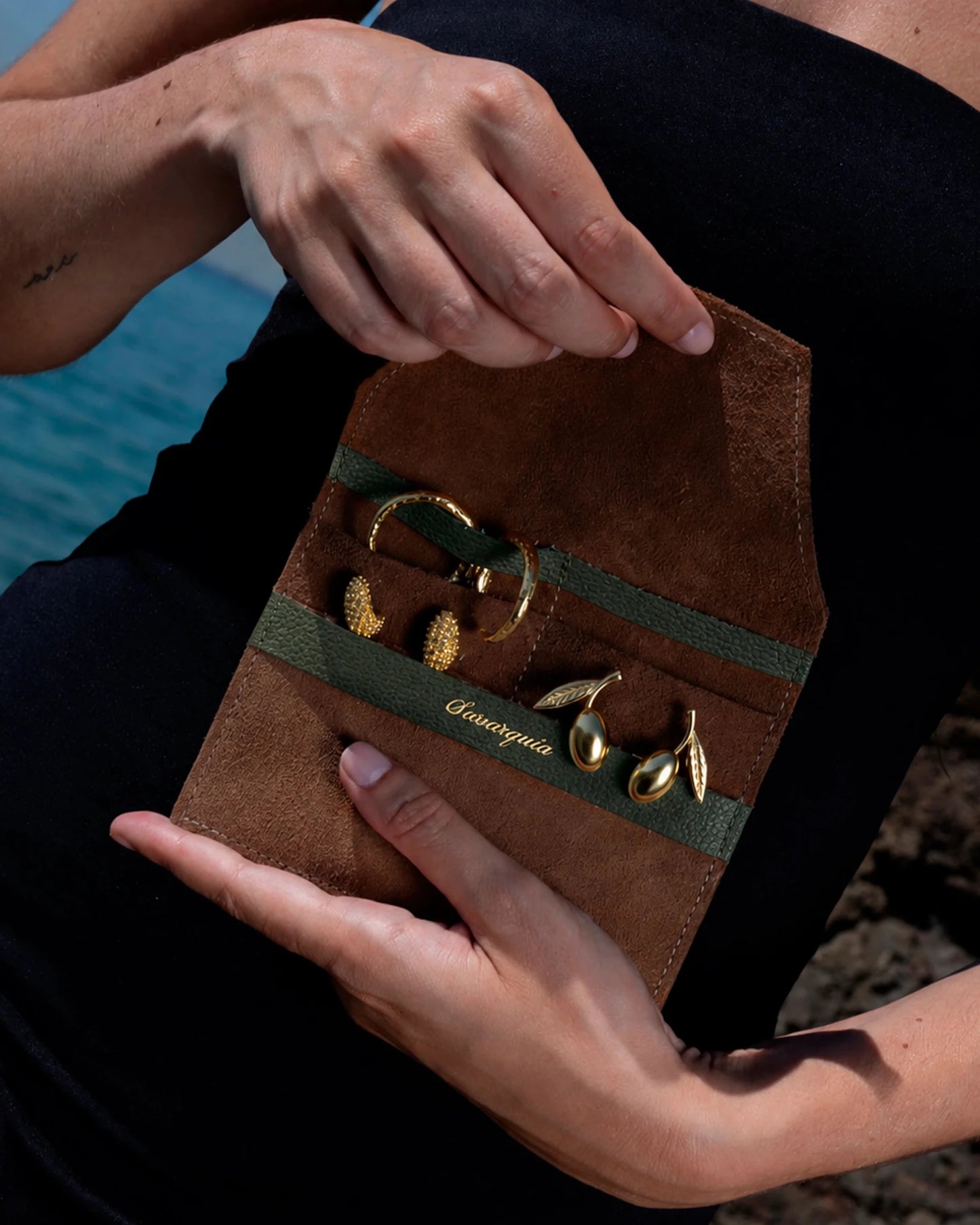 Sasha Pouch Costa - SURARQUÍA